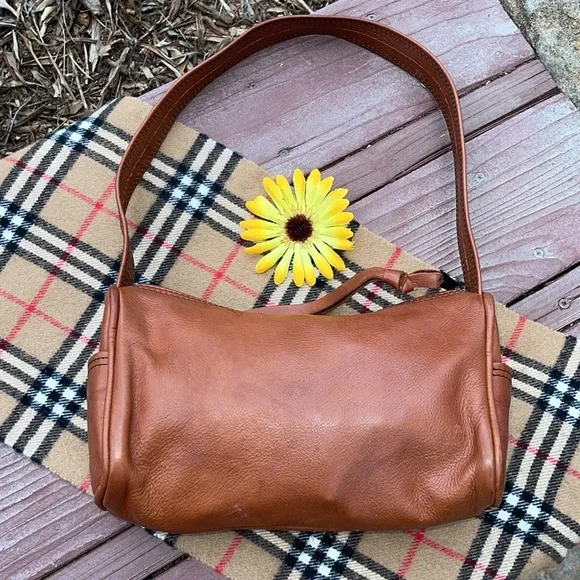 🌺 ARTISAN; British Tan Leather Handmade Timeless Shoulder Bag; 3” x 7” x 11!” - Picture 2 of 12